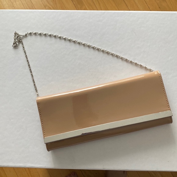 🐻🤎NUDE CLUTCH WITH LEOPARD PRINT LINING FROM CALL IT SPRING WITH CHAIN🤎🐻 - Picture 5 of 5